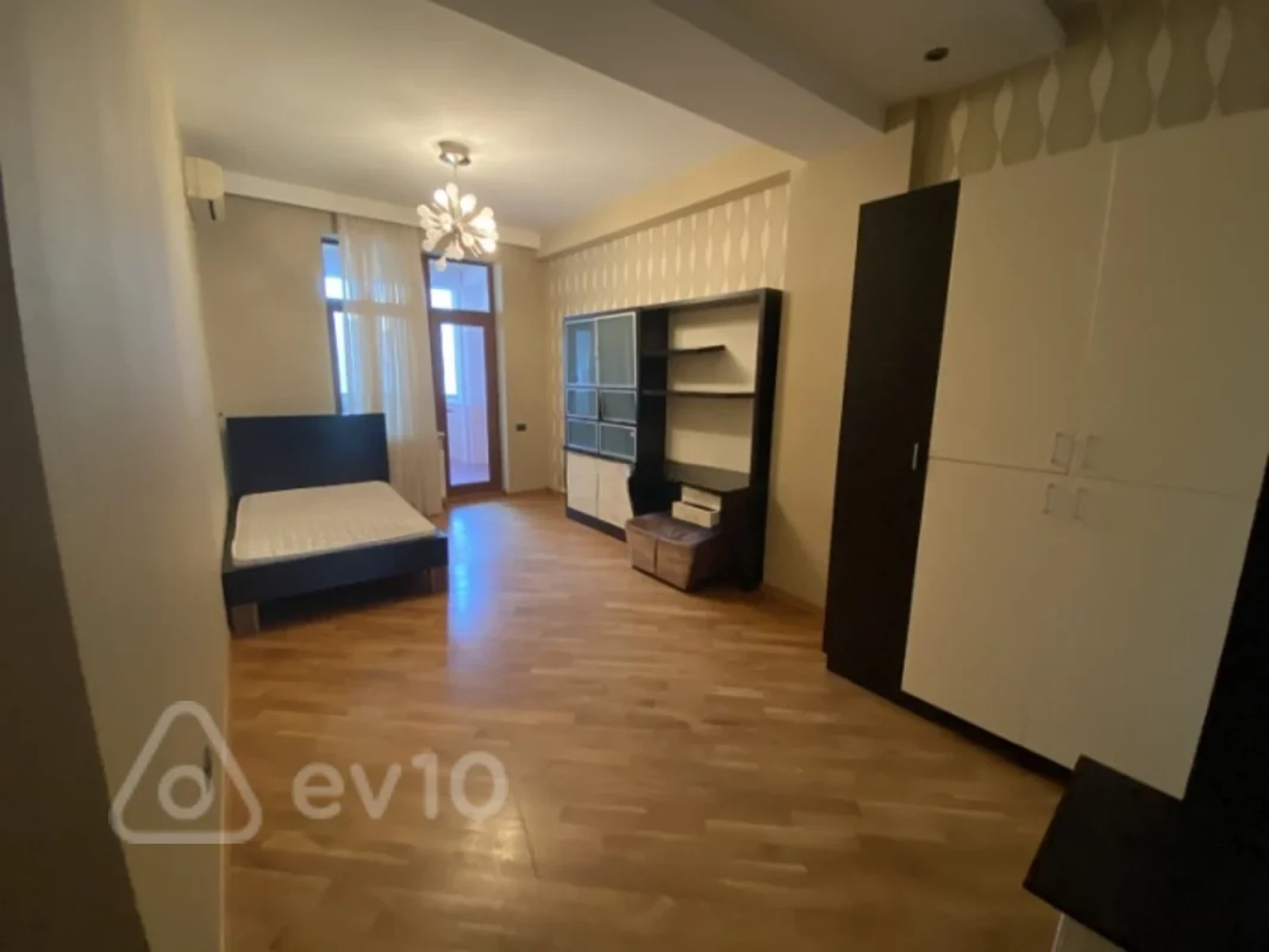 Kirayə verilir 4 otaqlı yeni tikili 220 m²