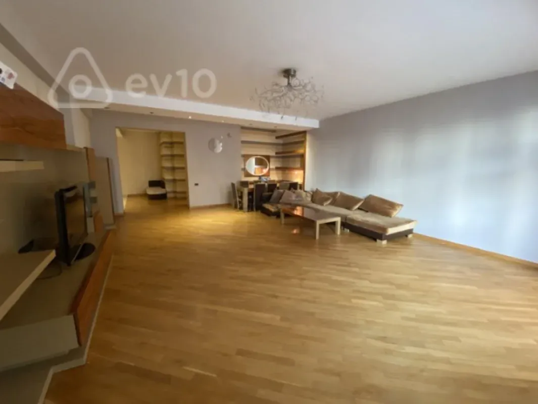 Kirayə verilir 4 otaqlı yeni tikili 220 m²