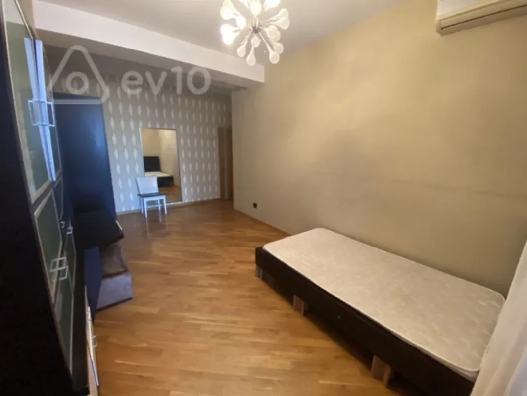 Kirayə verilir 4 otaqlı yeni tikili 220 m²