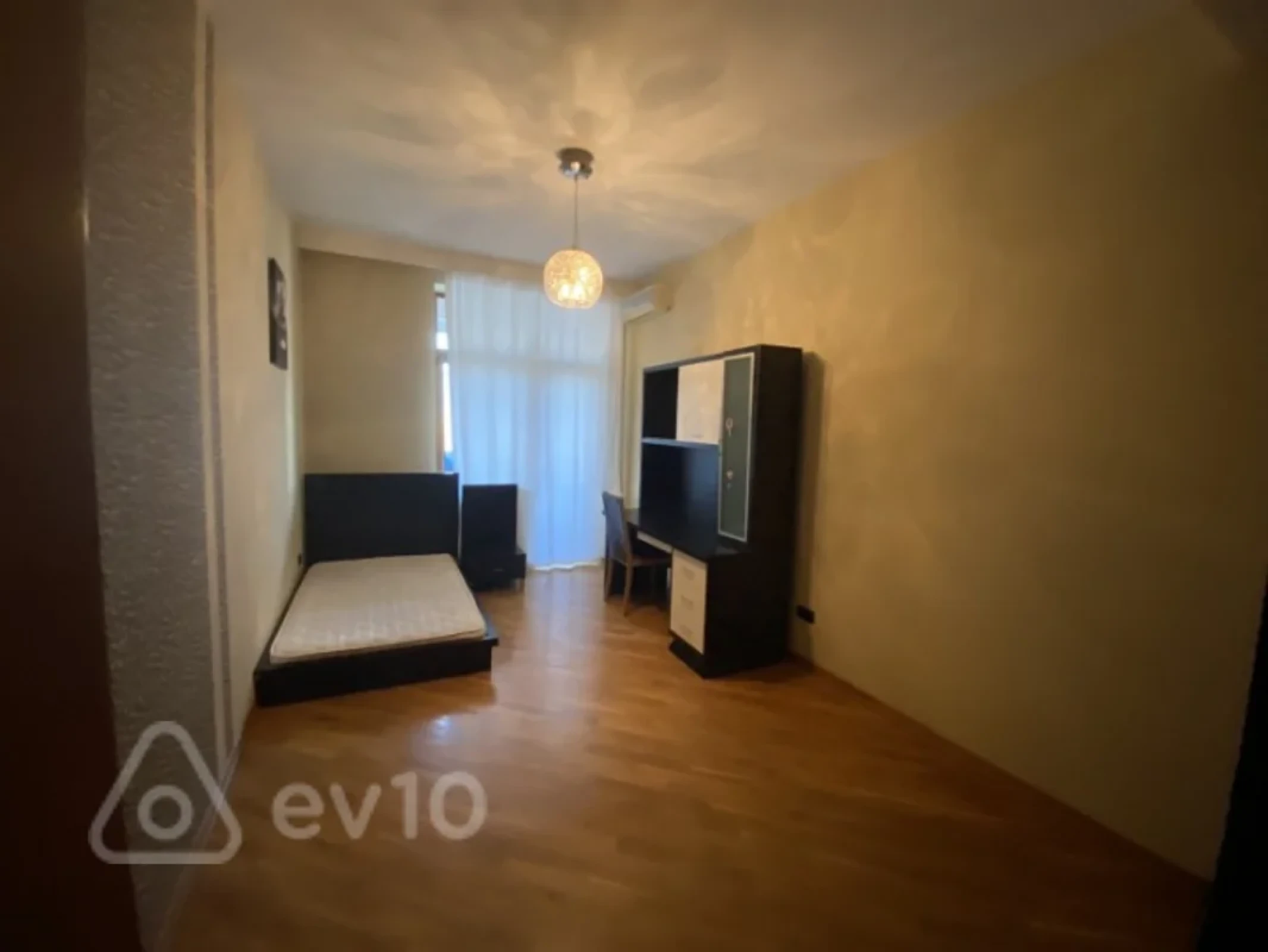 Kirayə verilir 4 otaqlı yeni tikili 220 m²