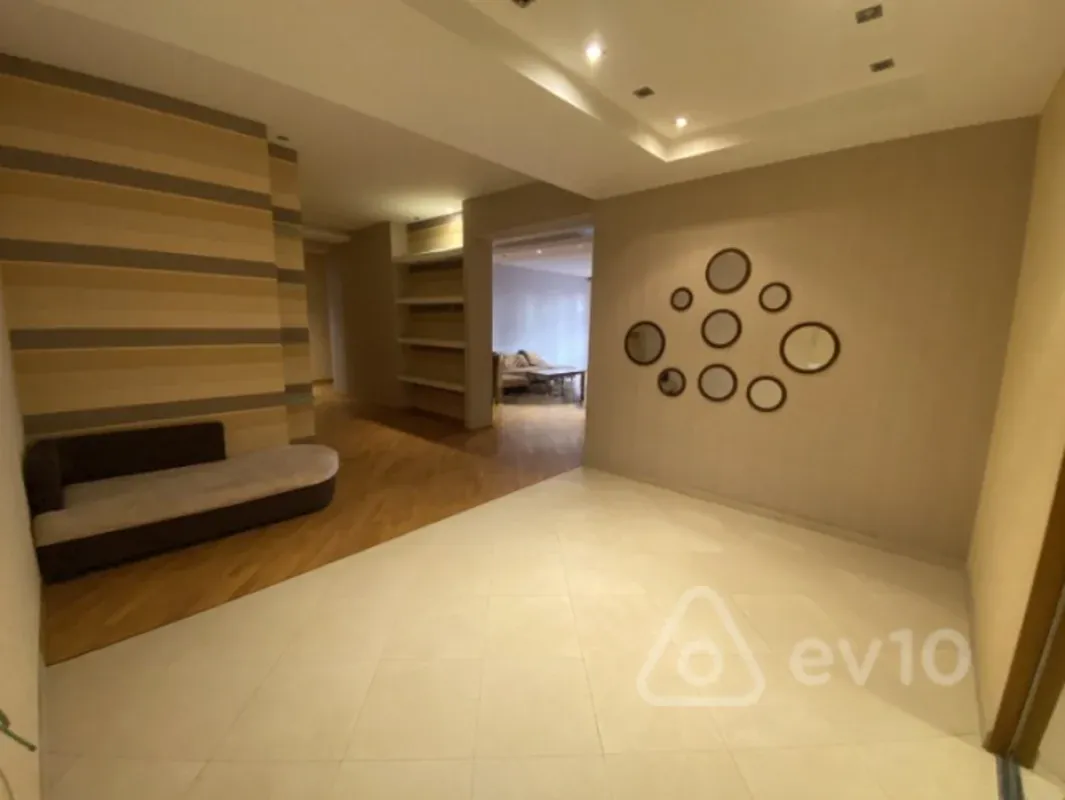 Kirayə verilir 4 otaqlı yeni tikili 220 m²