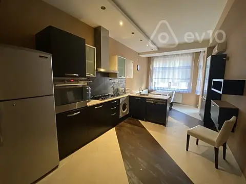 Kirayə verilir 4 otaqlı yeni tikili 220 m²