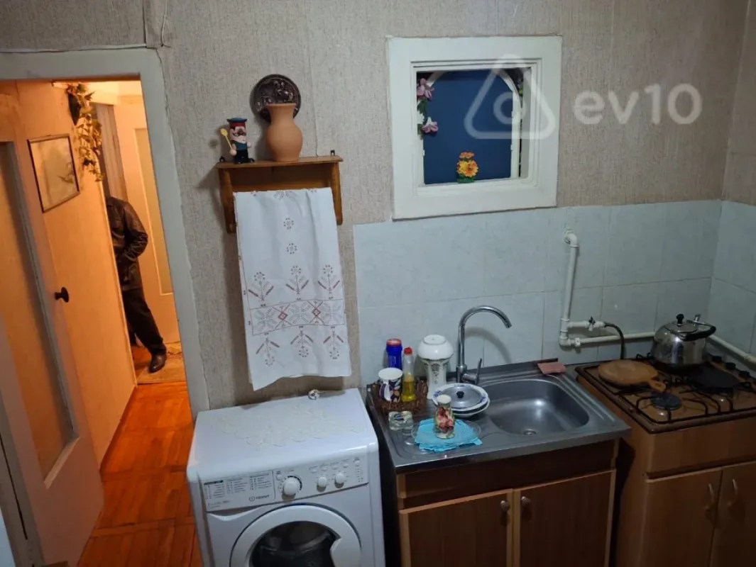 Satılır 1 otaqlı köhnə tikili 50 m²