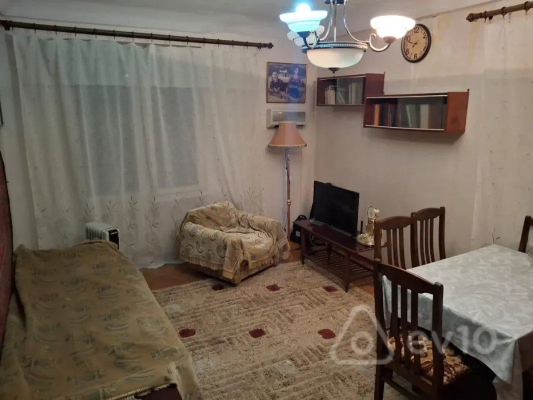 Satılır 1 otaqlı köhnə tikili 50 m²
