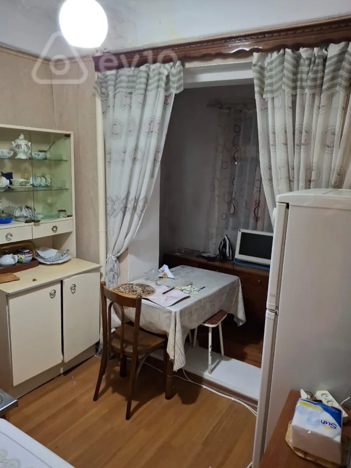 Satılır 1 otaqlı köhnə tikili 50 m²