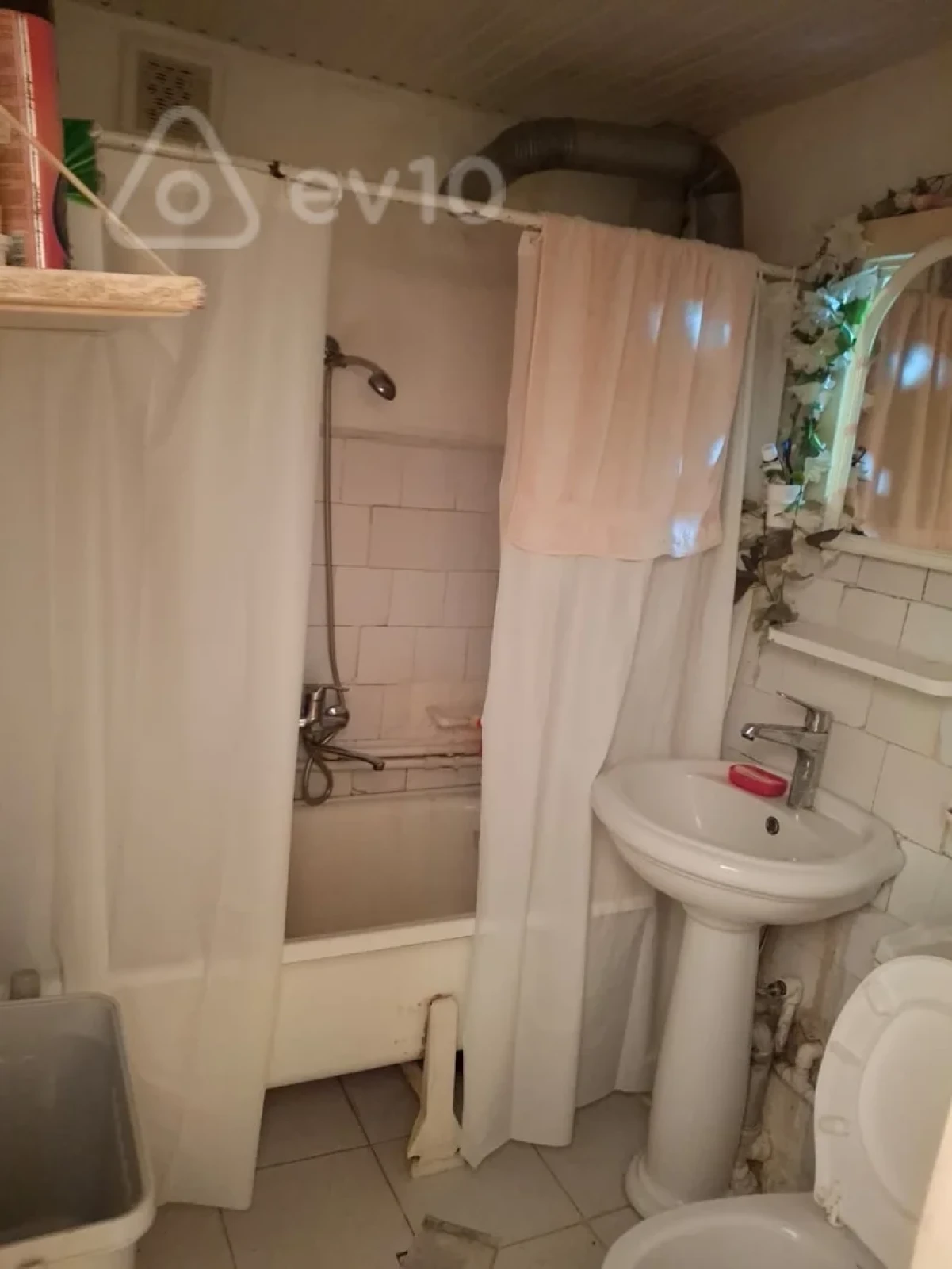 Satılır 1 otaqlı köhnə tikili 50 m²