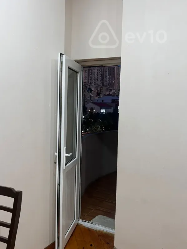 Kirayə verilir 2 otaqlı yeni tikili 80 m²