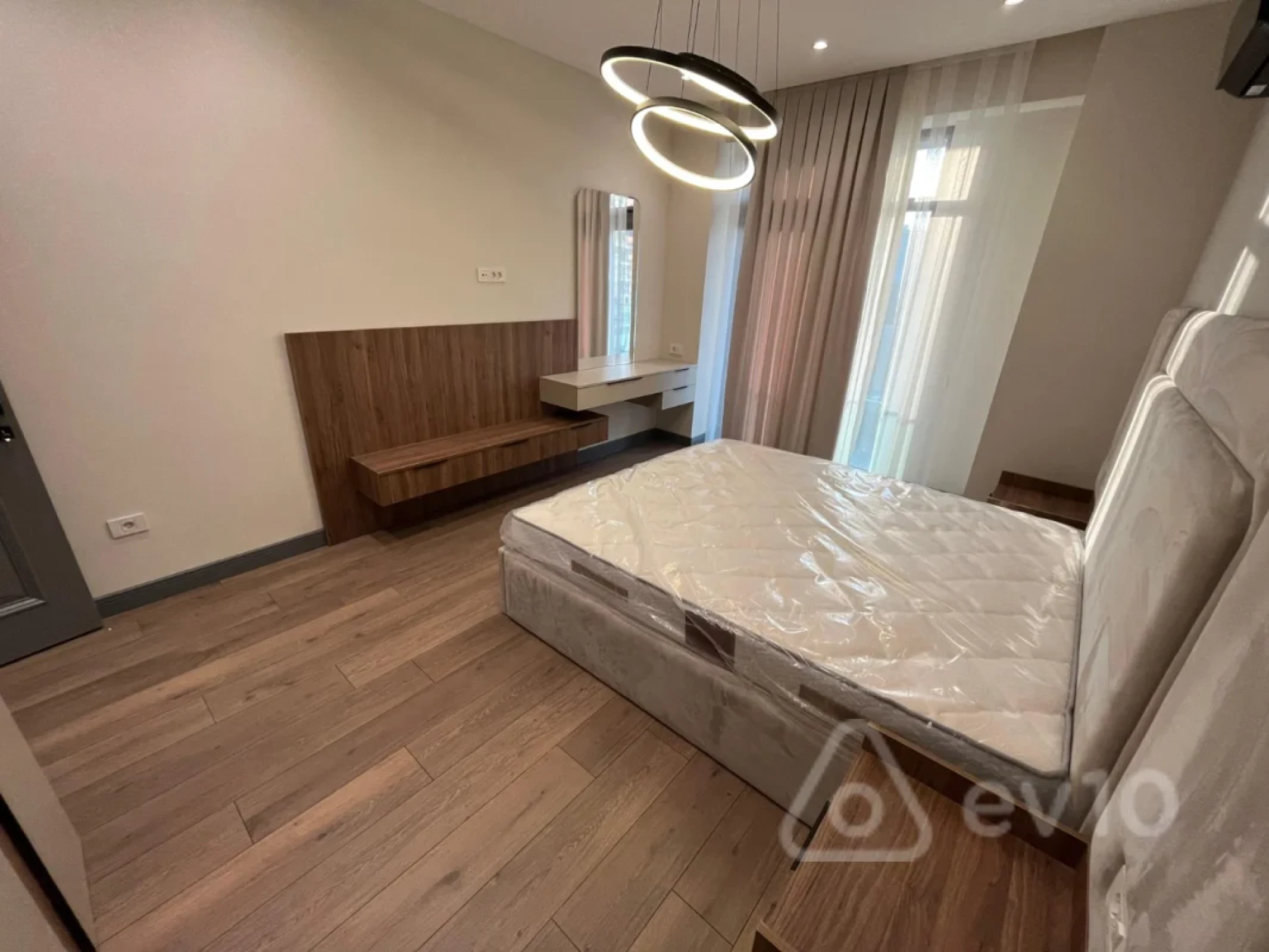 Kirayə verilir 3 otaqlı yeni tikili 145 m²