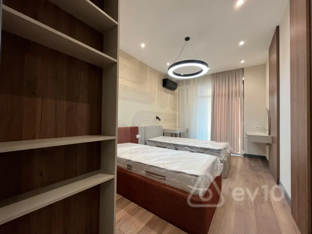 Kirayə verilir 3 otaqlı yeni tikili 145 m²