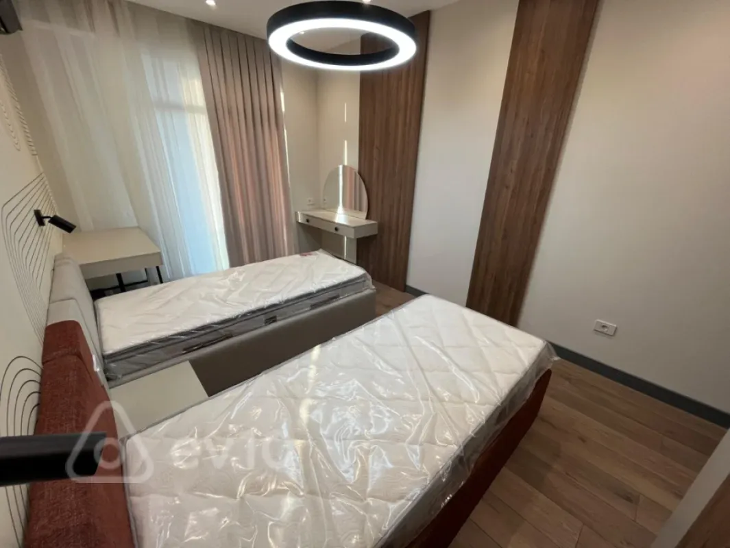 Kirayə verilir 3 otaqlı yeni tikili 145 m²