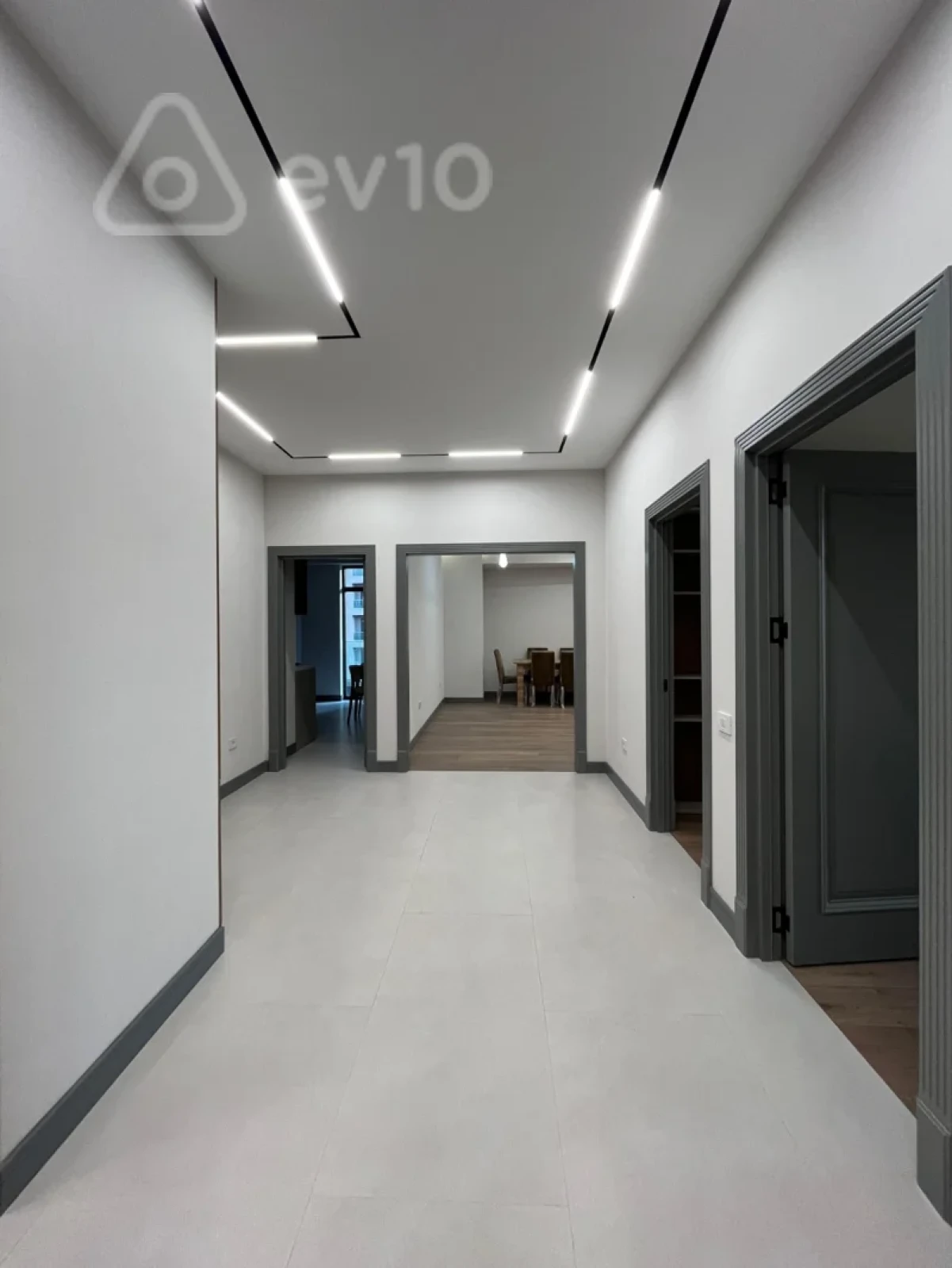 Kirayə verilir 3 otaqlı yeni tikili 145 m²