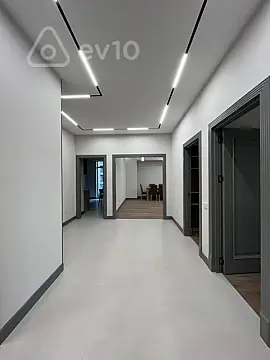 Kirayə verilir 3 otaqlı yeni tikili 145 m²