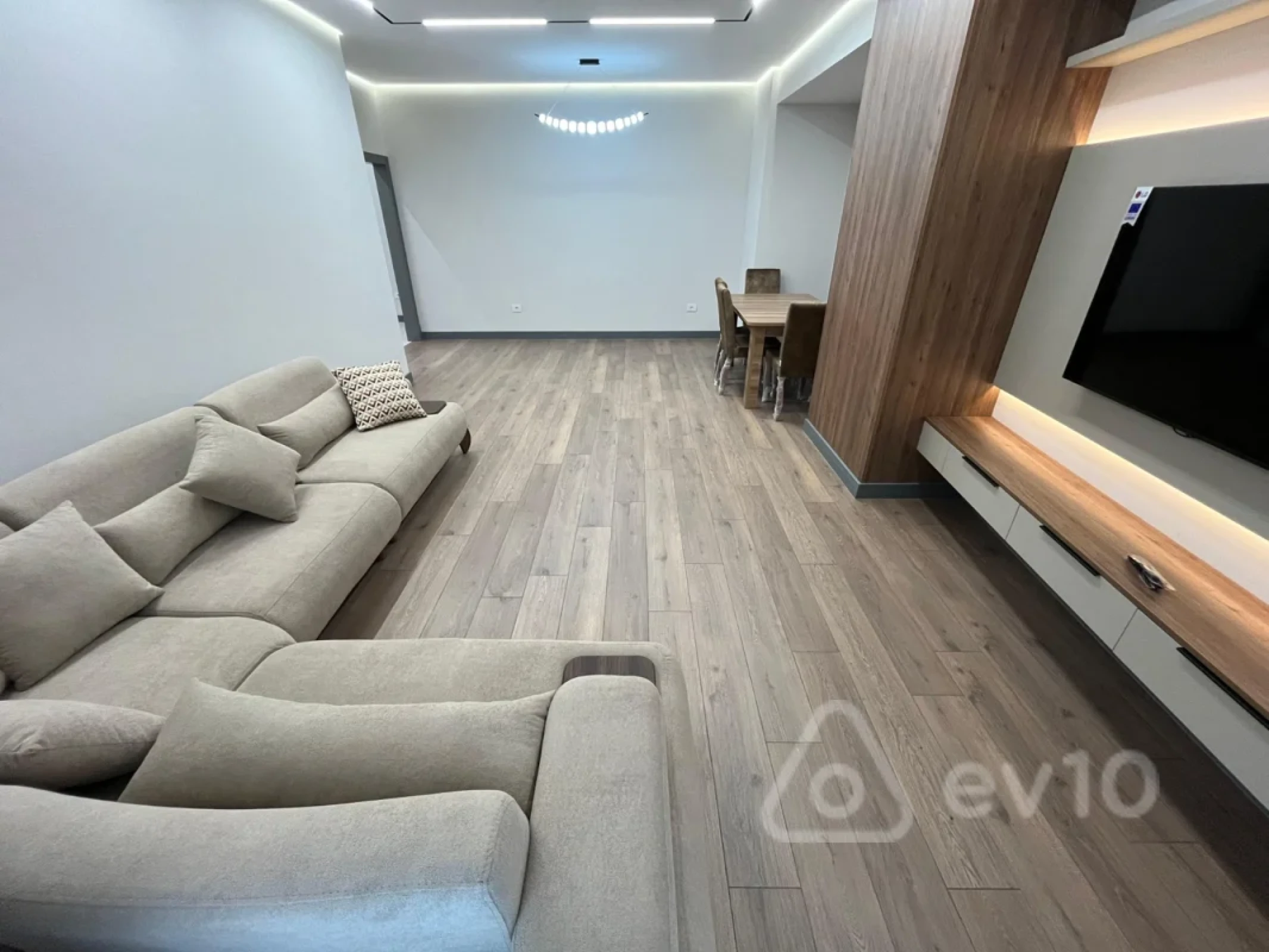 Kirayə verilir 3 otaqlı yeni tikili 145 m²