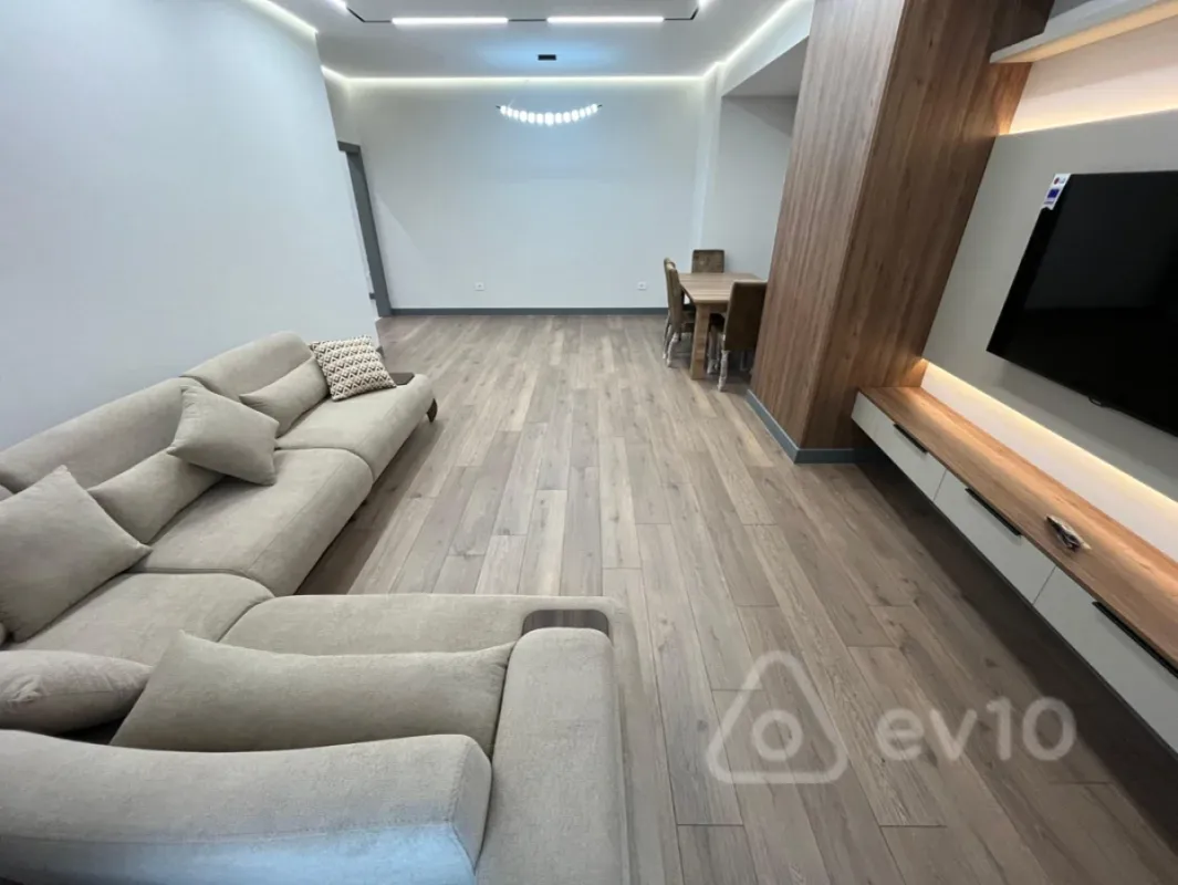 Kirayə verilir 3 otaqlı yeni tikili 145 m²