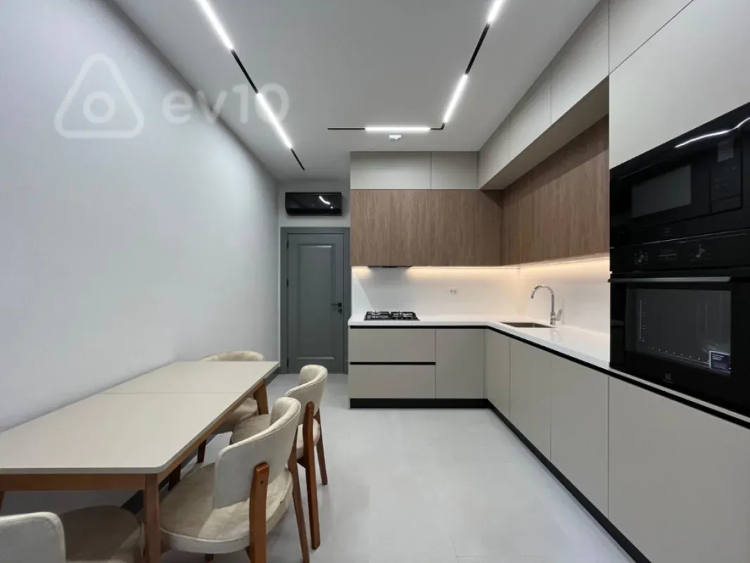 Kirayə verilir 3 otaqlı yeni tikili 145 m²
