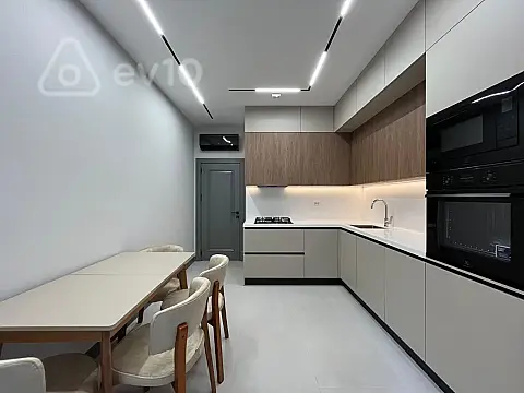 Kirayə verilir 3 otaqlı yeni tikili 145 m²