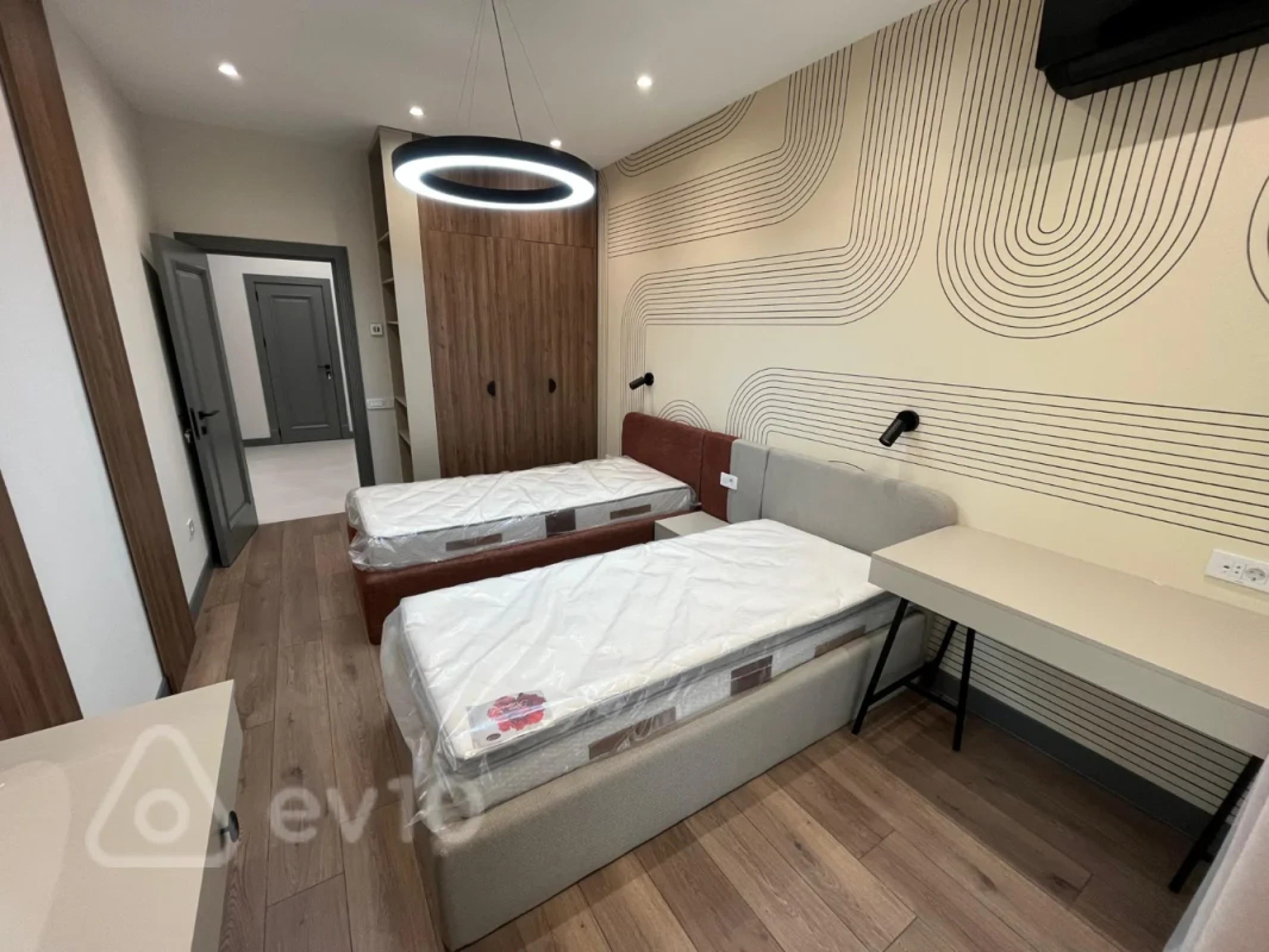 Kirayə verilir 3 otaqlı yeni tikili 145 m²