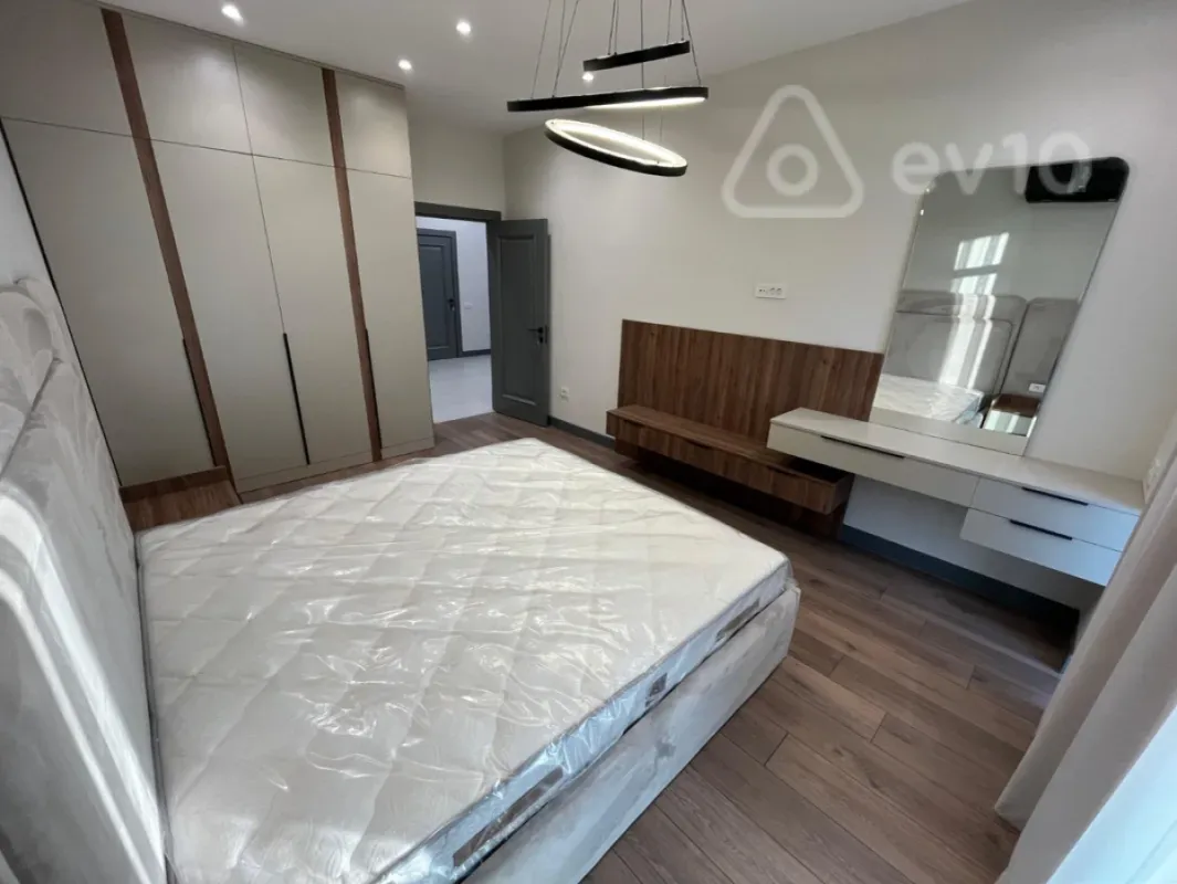 Kirayə verilir 3 otaqlı yeni tikili 145 m²