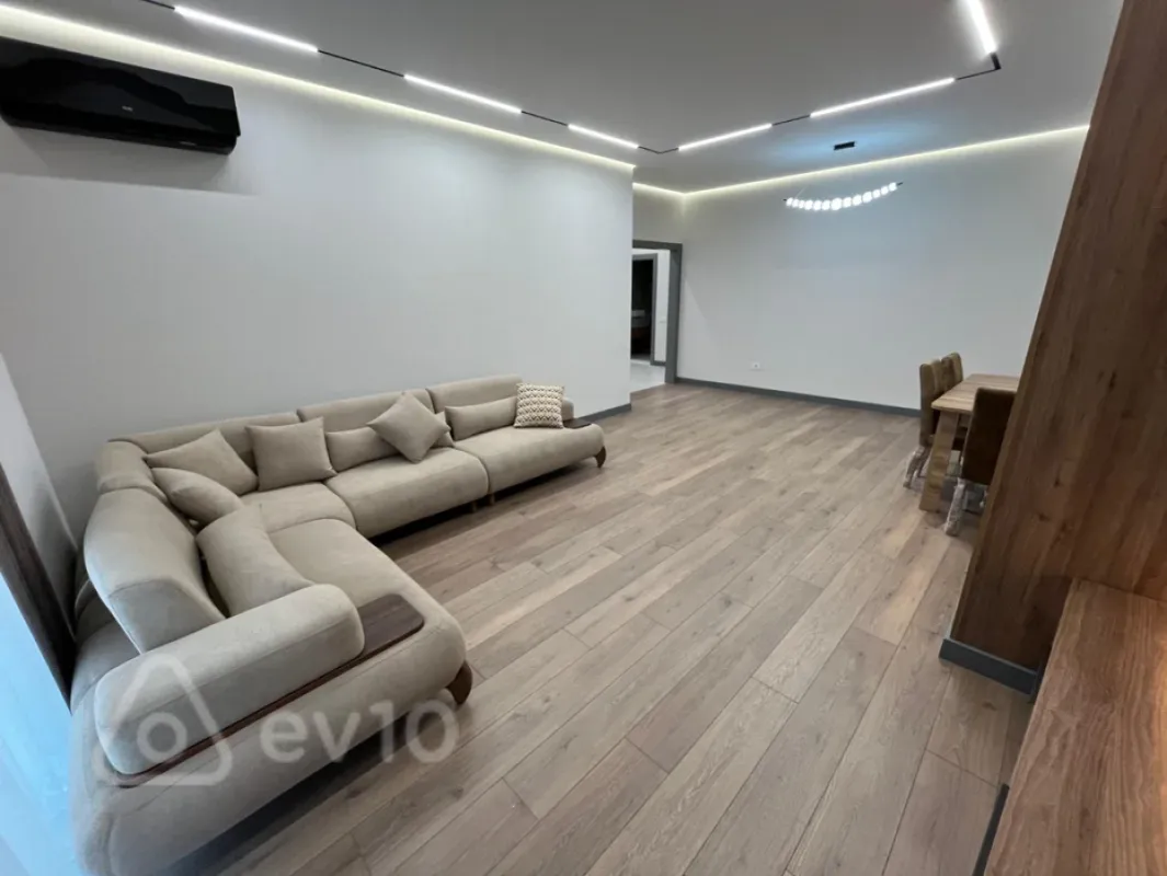 Kirayə verilir 3 otaqlı yeni tikili 145 m²