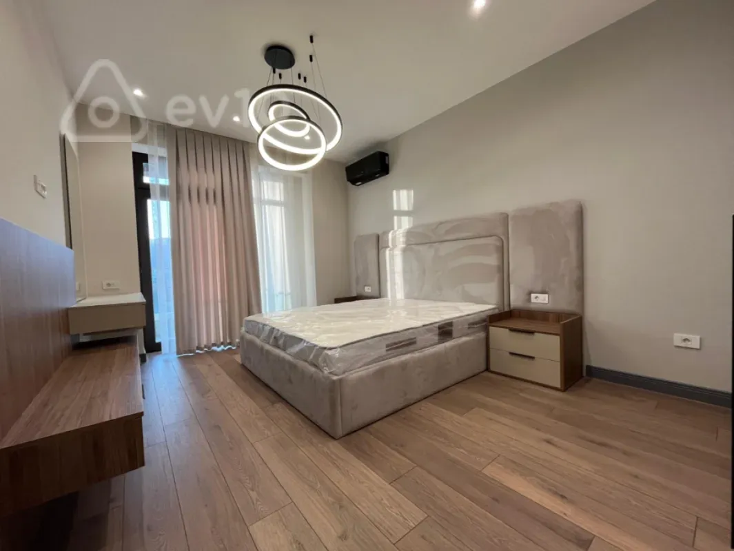 Kirayə verilir 3 otaqlı yeni tikili 145 m²