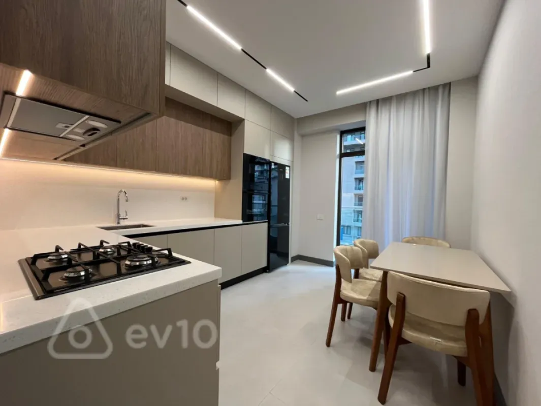 Kirayə verilir 3 otaqlı yeni tikili 145 m²