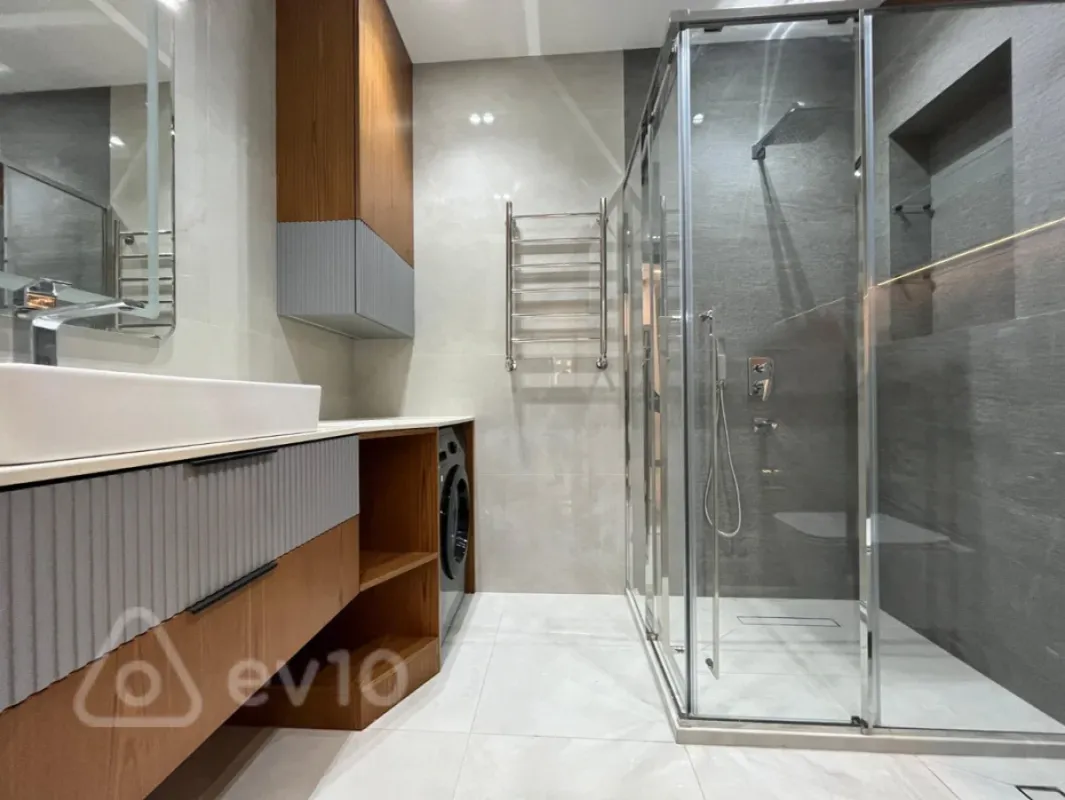 Kirayə verilir 3 otaqlı yeni tikili 145 m²