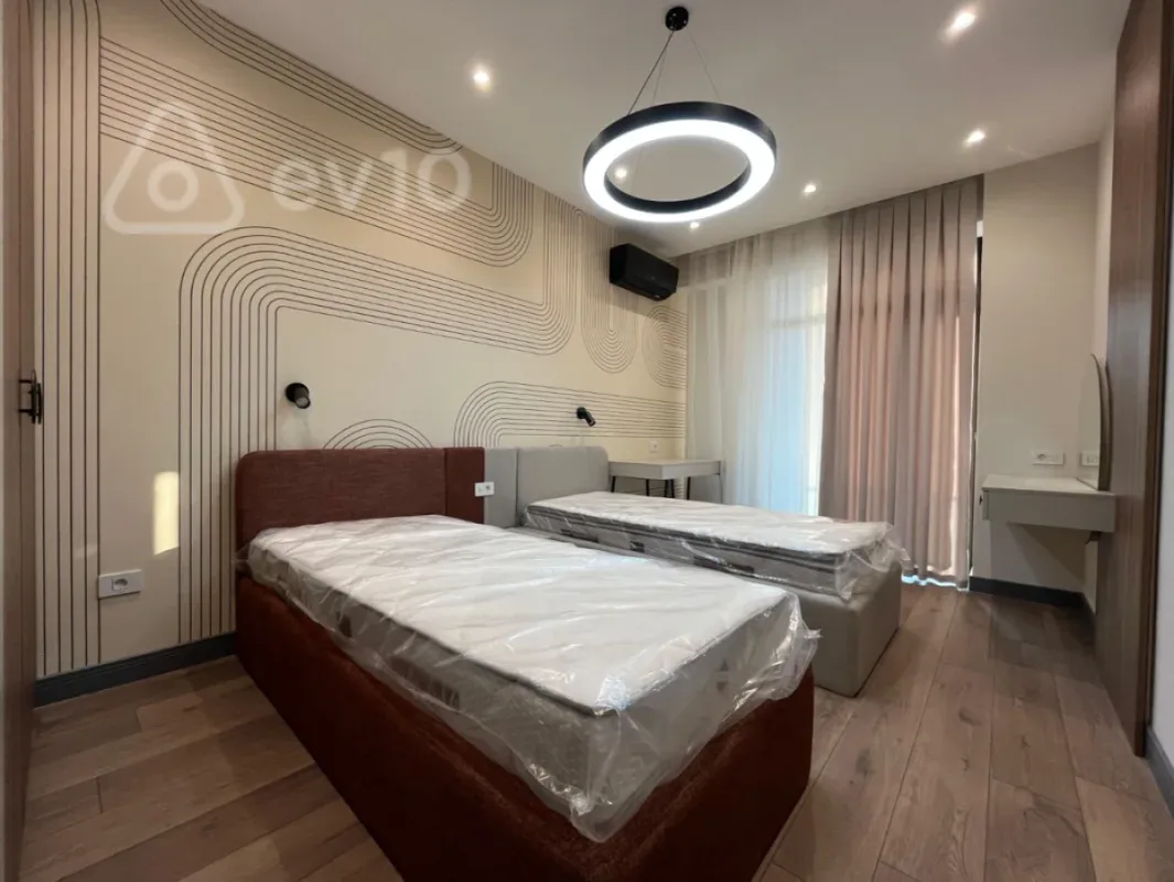 Kirayə verilir 3 otaqlı yeni tikili 145 m²