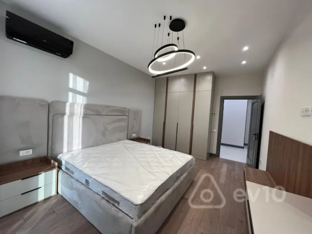Kirayə verilir 3 otaqlı yeni tikili 145 m²
