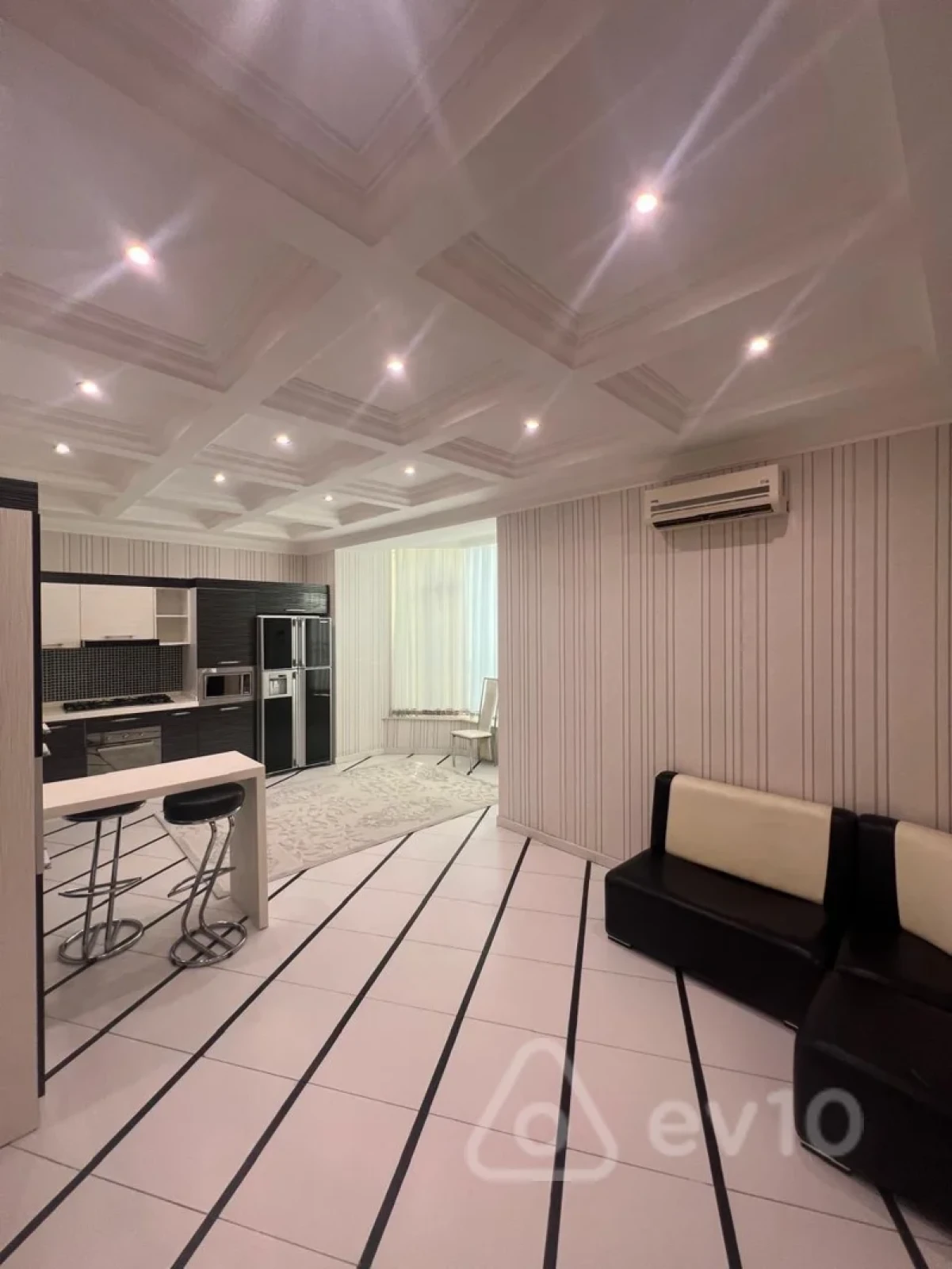 Satılır 12 otaqlı həyət evi 750 m²