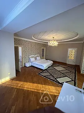 Satılır 12 otaqlı həyət evi 750 m²