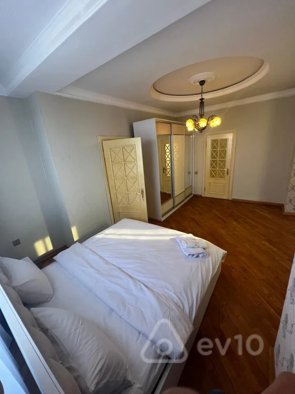 Satılır 12 otaqlı həyət evi 750 m²