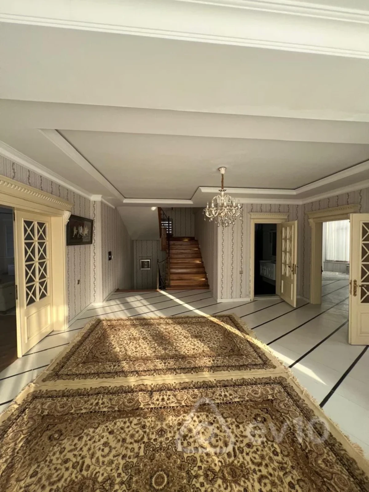 Satılır 12 otaqlı həyət evi 750 m²