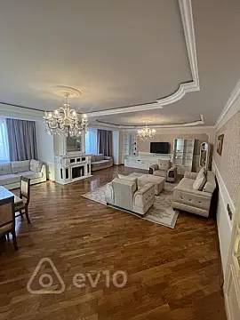 Satılır 12 otaqlı həyət evi 750 m²