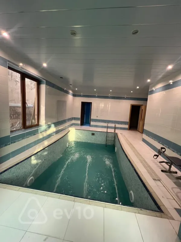 Satılır 12 otaqlı həyət evi 750 m²