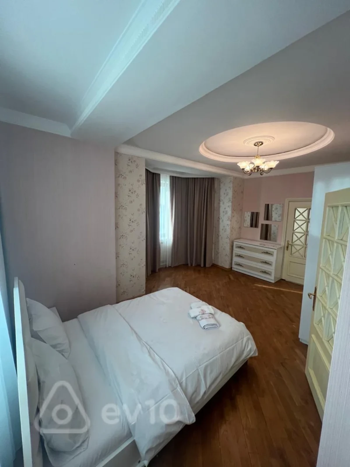 Satılır 12 otaqlı həyət evi 750 m²