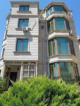 Satılır 12 otaqlı həyət evi 750 m²