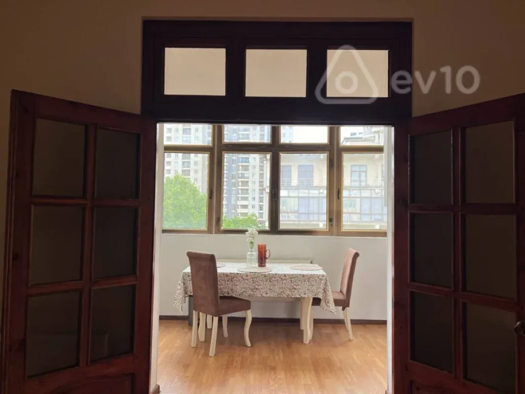 Kirayə verilir 2 otaqlı köhnə tikili 70 m²