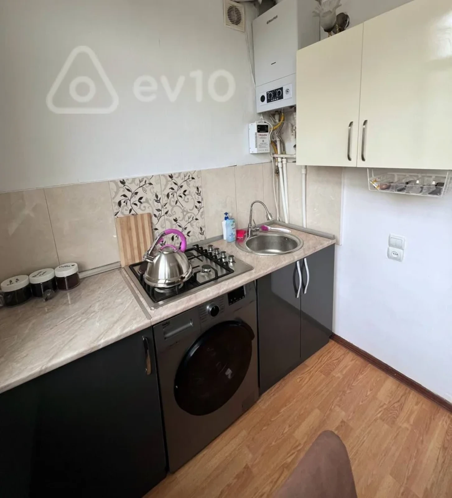 Kirayə verilir 2 otaqlı köhnə tikili 70 m²