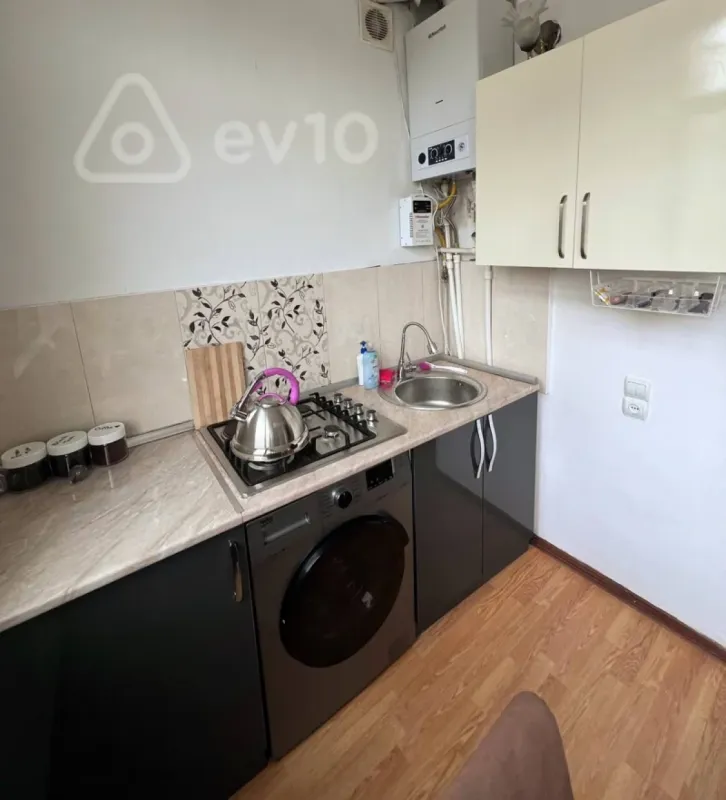 Kirayə verilir 2 otaqlı köhnə tikili 70 m²