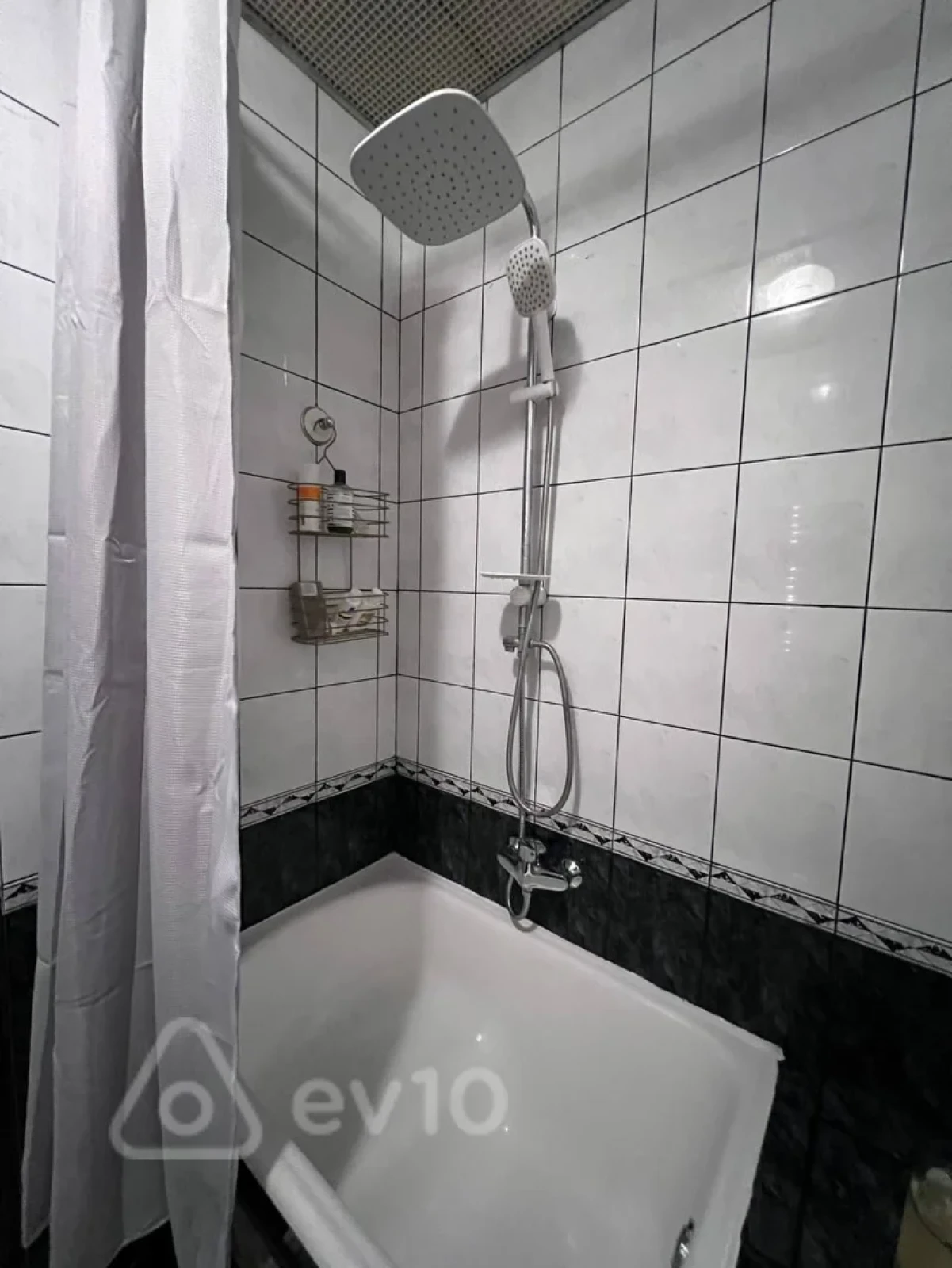 Kirayə verilir 2 otaqlı köhnə tikili 70 m²