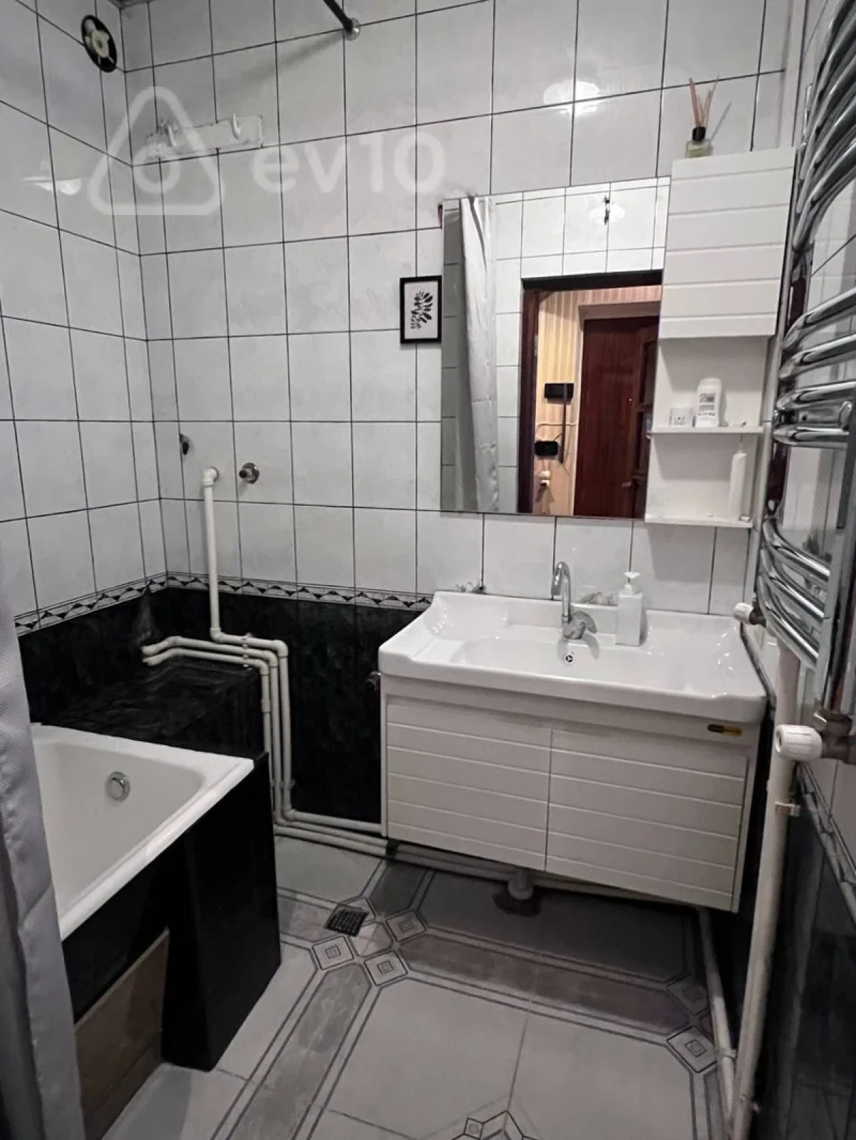 Kirayə verilir 2 otaqlı köhnə tikili 70 m²