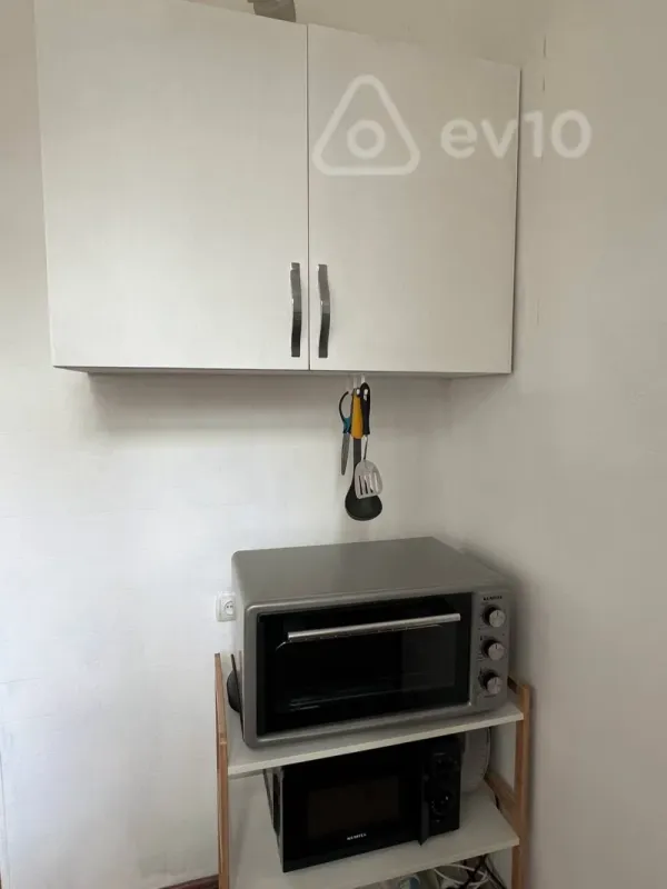 Kirayə verilir 2 otaqlı köhnə tikili 70 m²