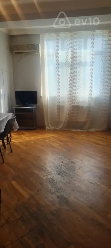 Kirayə verilir 2 otaqlı köhnə tikili 65 m²