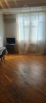 Kirayə verilir 2 otaqlı köhnə tikili 65 m²