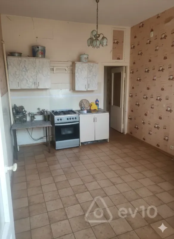 Satılır 2 otaqlı köhnə tikili 68 m²