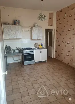 Satılır 2 otaqlı köhnə tikili 68 m²