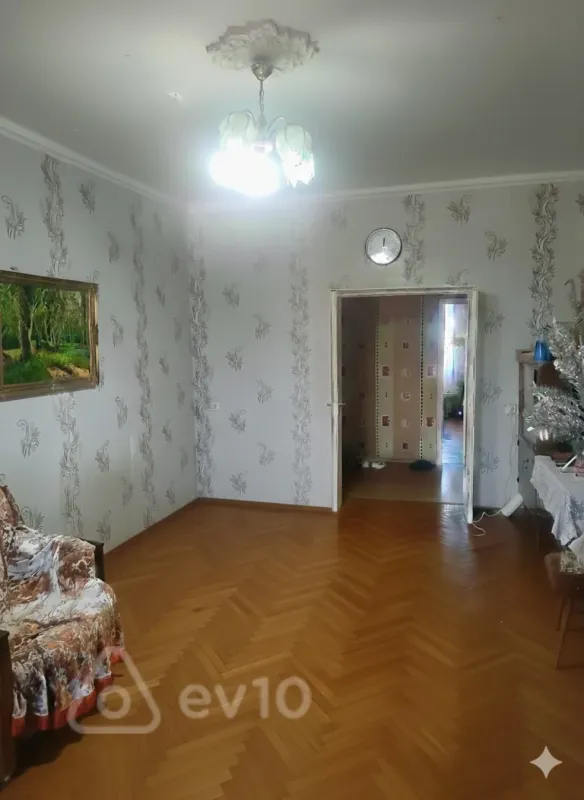Satılır 2 otaqlı köhnə tikili 68 m²