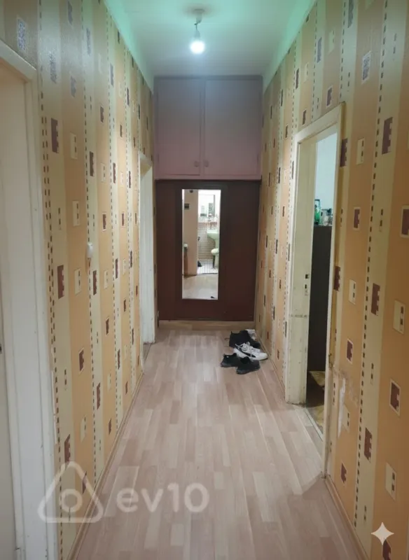 Satılır 2 otaqlı köhnə tikili 68 m²