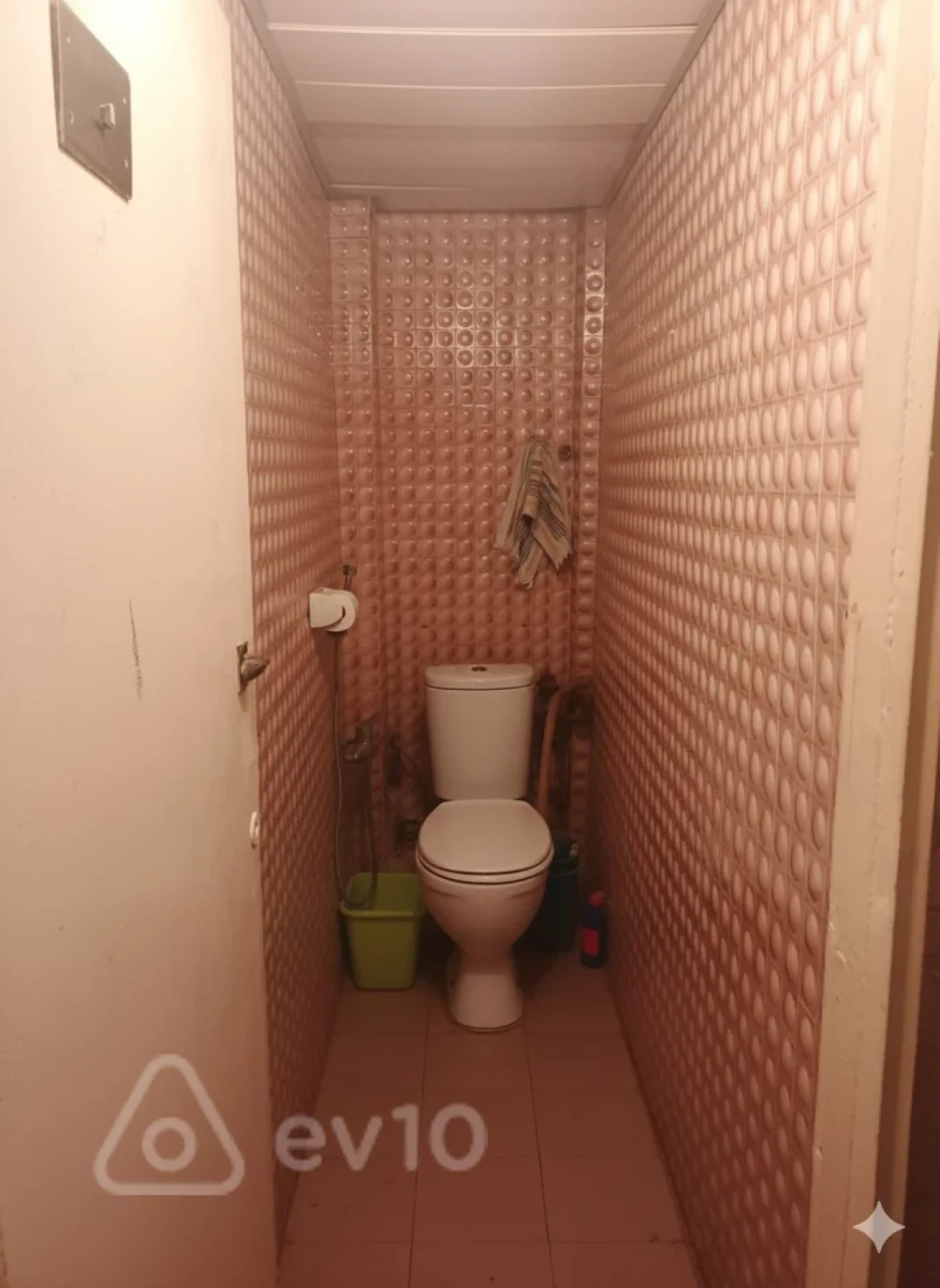 Satılır 2 otaqlı köhnə tikili 68 m²