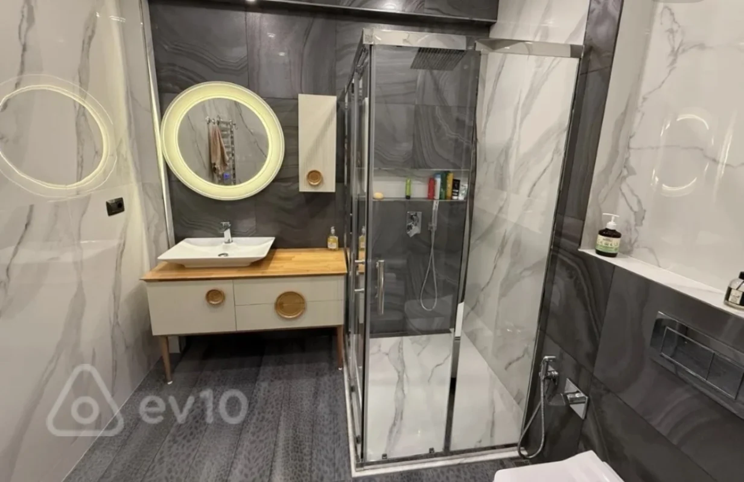 Kirayə verilir 2 otaqlı yeni tikili 75 m²